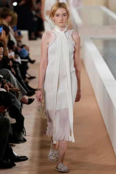 Look 25
